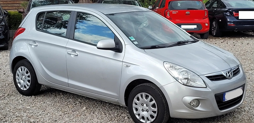 Hyundai i20 cena 9700 przebieg: 137000, rok produkcji 2010 z Kielce małe 191